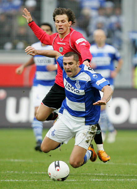 凭借一记精 凭借一记精