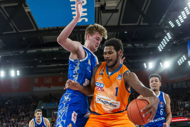 缺席对阵克 缺席对阵克