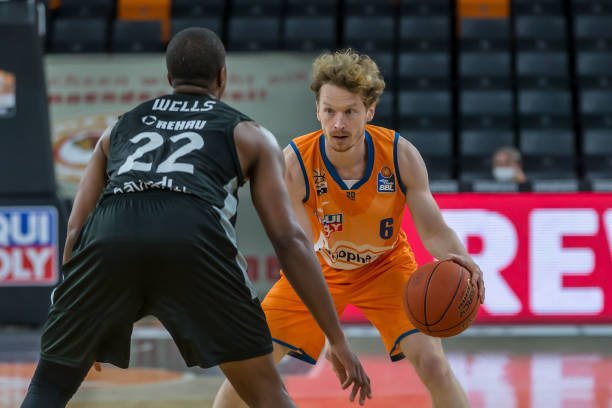 艺闻名于世 艺闻名于世