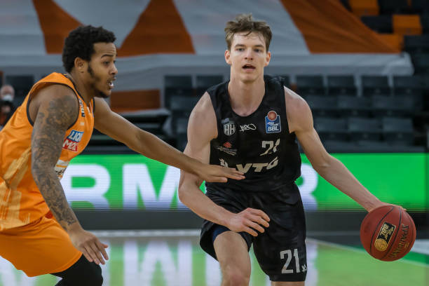 同时也是他 同时也是他